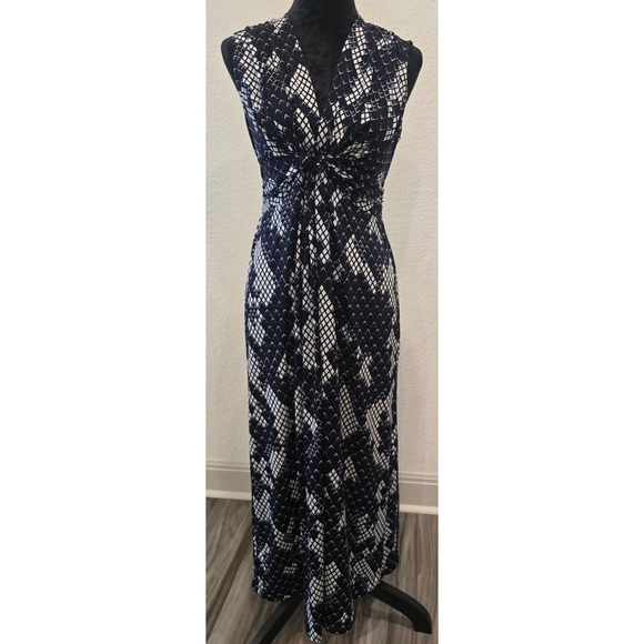 Eliza J Dresses & Skirts - Eliza J Navy & White Sleeveless Maxi Dress - Size 12P